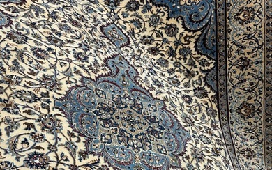 Nain with silk - Carpet - 305 cm - 200 cm