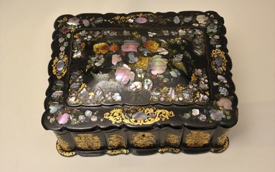 Napoleon III jewelry box in lacquer and mother-of-pearl inlays inspired by - Napoleon III - Mother of pearl, Wood - Second half 19th century