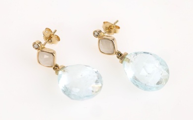 Natascha Trolle: Aquamarine, moonstone and diamond earrings of 18 kt. gold (2)