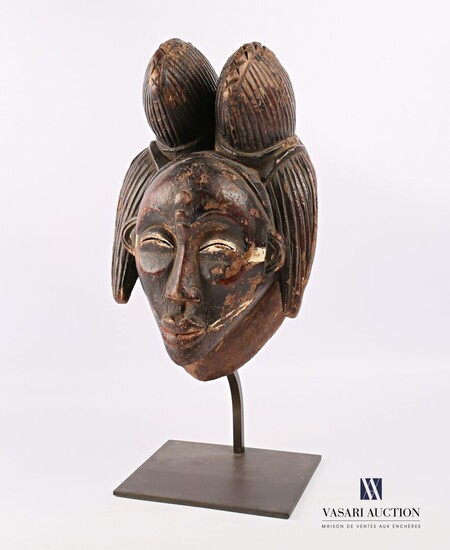 PUNU - GABON Masque noir en bois polychrome... - Lot 177 - Vasari Auction
