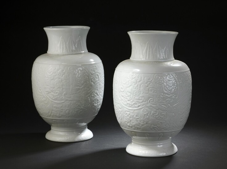 Paire de vases en porcelaine blanche Chine,... - Lot 77 - Daguerre
