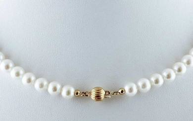 Pearl Necklace with 18k yellow gold closure