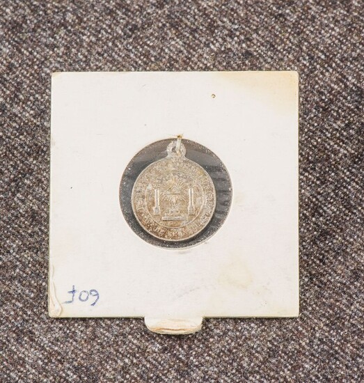Petite médaille ancienne en métal argenté...
