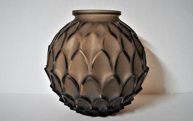 Pierre d’Avesn - Artichoke vase in fume frosted glass