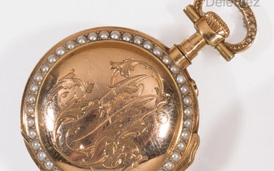 Pocket watch in yellow gold, round case decorated with small...
