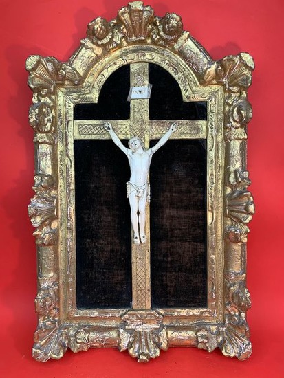 Precious 18th century Crucifix within coeval frame - Ivory, Wood - Second half 18th century