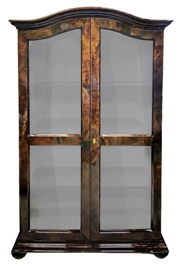 Production Aldo Tura, vitrine de jour avec structure en bois. Revêtement acrylique parcheminé. Dans les...