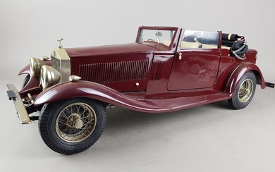 RIVAROSSI, POCHER, ROLLS-ROYCE - Rolls-Royce Ambassador 1933, teinte bordeaux. Suspension, ouvrants, moteur à l'avant, coffre...