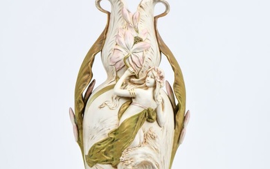ROYAL DUX BOHEMIA. Grand vase en céramique émaillé à décor d'une femme dans une végétation...