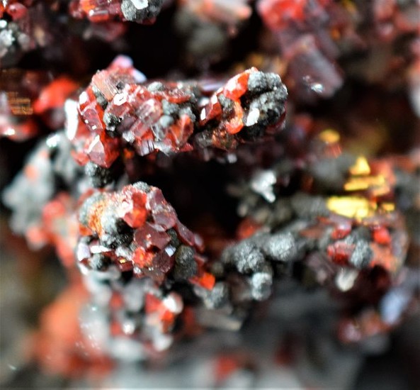 Realgar, solid arsenic, arsenic gravel, quartz Crystals on matrix - 500 g