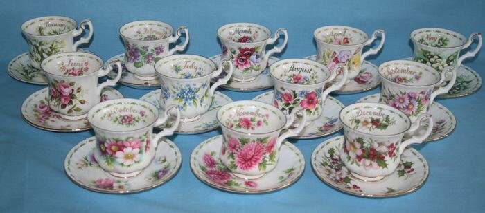 Royal Albert - Full set of 12 Cups & Saucers - Romantic - Porcelain - Flowers of the Month