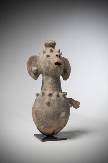 SHAM/GA'ANDA, Nigeria. Terracotta votive sculpture representing a character...