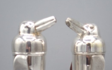 Salt and pepper shakers (2) - Shaped as Penguins - Silver-plated