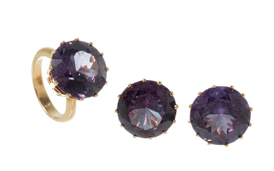 Set in yellow gold with amethysts
