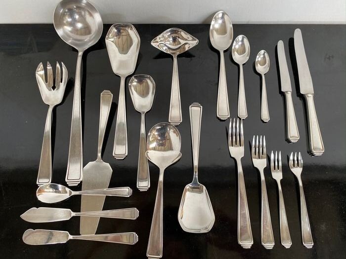 Silver plated Art Deco cutlery including fish cutlery and serving cutlery 131 pieces