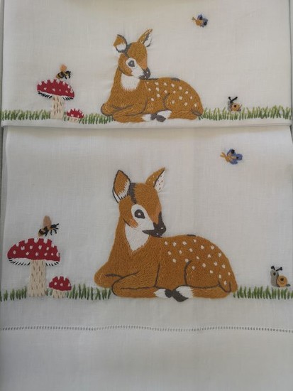 Spectacular 1 + 1 hand towels in 100% pure linen with Bambi embroidery in Solid Point - Linen - AFTER 2000