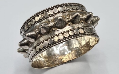 Spiked Bracelet 'Banjiri Bu Shawkah' - High-grade silver - Oman - Mid 20th century