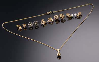 Spinning Jewelry, Bo Gindeberg, Guldfynd and others. A collection of earrings and necklace of 8 kt. gold (12)