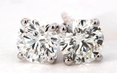 Stud earrings White gold Diamond