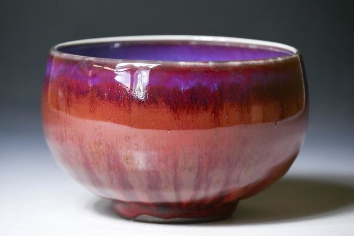 Tea bowl - Porcelain - Kawasoe Aoyama 川副青山 - Farblich herausragender Nabeshima Chawan - Signed Seizan (Aoyama) 青山 - Japan - Shōwa period (1926-1989)