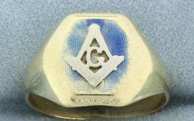 Vintage Mens Blue Enamel Masonic Ring in 14k Yellow Gold