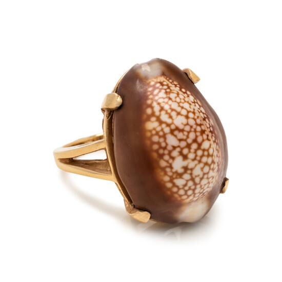 YELLOW GOLD AND SHELL RING
