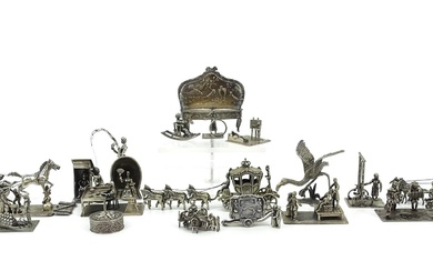 (-), collectie van 23 bijzondere zilveren miniaturen waaronder...