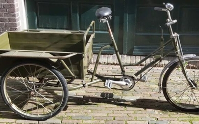 rear cargo bike (1) - People's Republic of China model tricycle cargo bike - metal - Communistische driewieler-bakfiets - China - People's Republic of China (1949 - present)