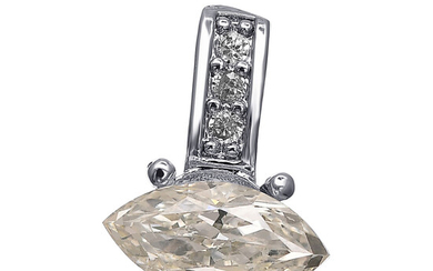 1.04ct Diamonds and gold pendant - center stone is...