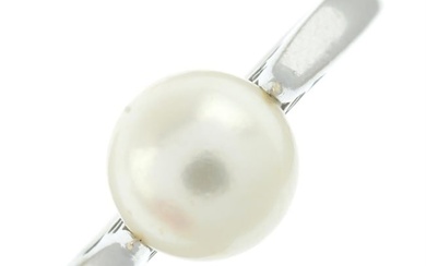 18ct gold cultured pearl ring
