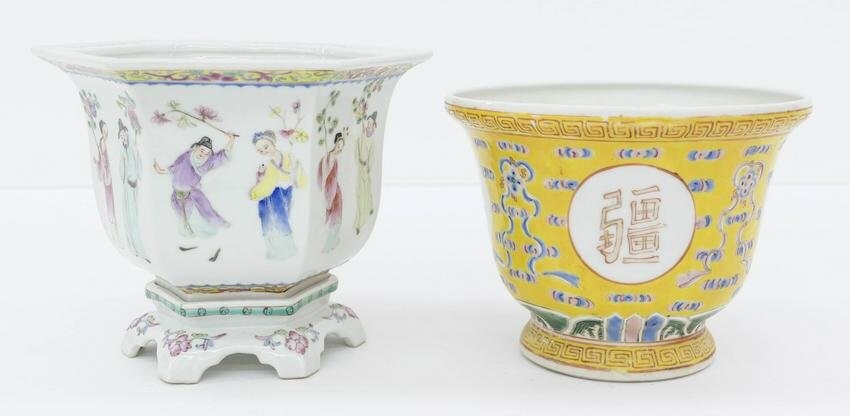 2pc Chinese Republic Porcelain Flower Pots