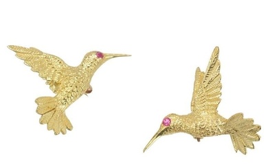 .5 Carat Ruby Yellow Gold Hummingbird Brooch Set