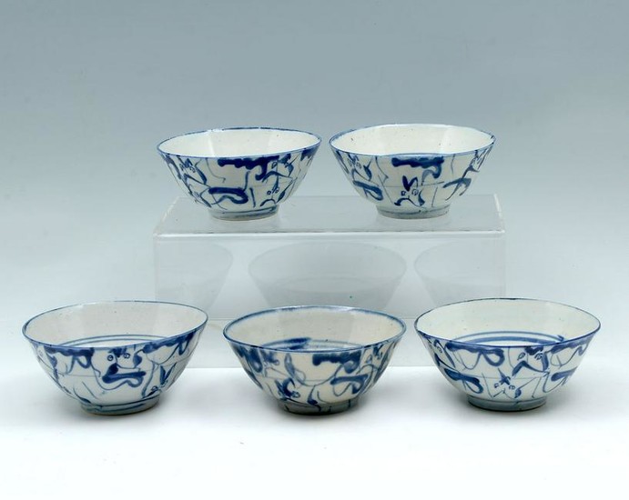 5 PC. EARLY CHINESE BLUE & WHITE BOWLS