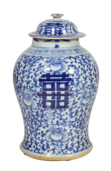 78 Chine Vase couvert en porcelaine à décor camaieu bleu de