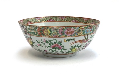 A 19th century Chinese famille rose porcelain bowl, 21cmD