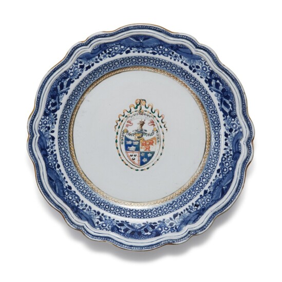 A Chinese Export Armorial Plate Qing Dynasty, Qianlong Period, Circa 1780 | 清乾隆 約1780年 青花粉彩紋章圖盤
