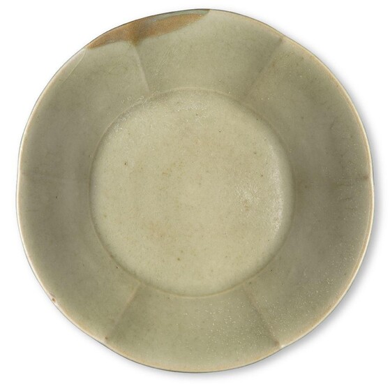 A Chinese Yue-type celadon-glazed foliate dish, Song dynasty, on short foot with moulded foliate sides, covered in an allover pale celadon glaze, 17.6cm diameter
