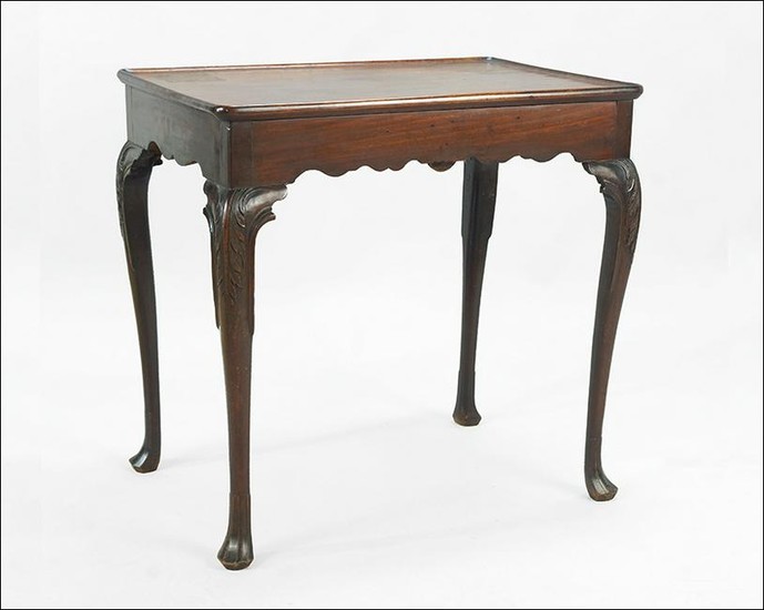 A Chippendale American 18th Century Carved Mahogany Tea