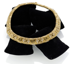 A FINE BULGARI GOLD AND DIAMOND NECKLACE. 750 yellow gold, set with c. 370 brilliants (tog.c. 10 ct.). Signed "Bulgari" and "1989", Italian hallmarks. Total weight c. 230 g.
