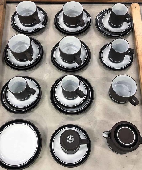 A GROUP OF HORNSEA 'CONTRAST' PATTERN TEA AND COFFEE WARE