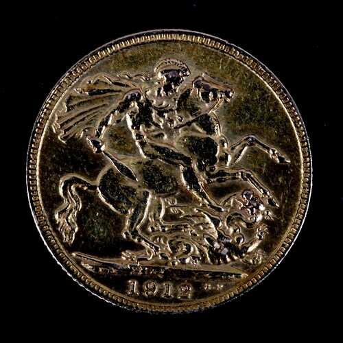 A George V 1912 gold full sovereign coin, 7.9g