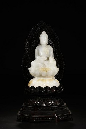 A HETIAN JADE BUDDHA SHAPED ORNAMENT WITH BASE