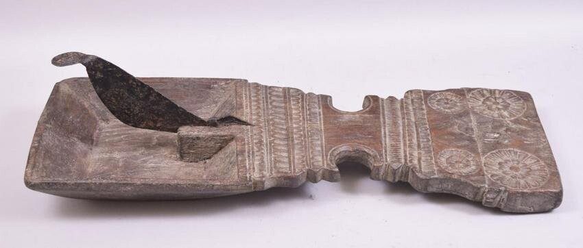 A LARGE 18TH/19TH CENTURY CARVED WOODEN COCONUT CUTTER