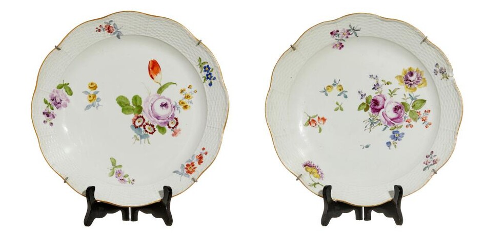 A PAIR OF LARGE MEISSEN SERVING DISHES