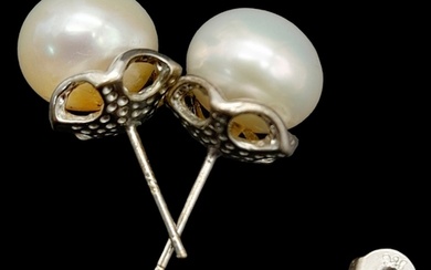 A Pair of Cultured Pearl Earrings on 925 Silver. 1cm diamete...