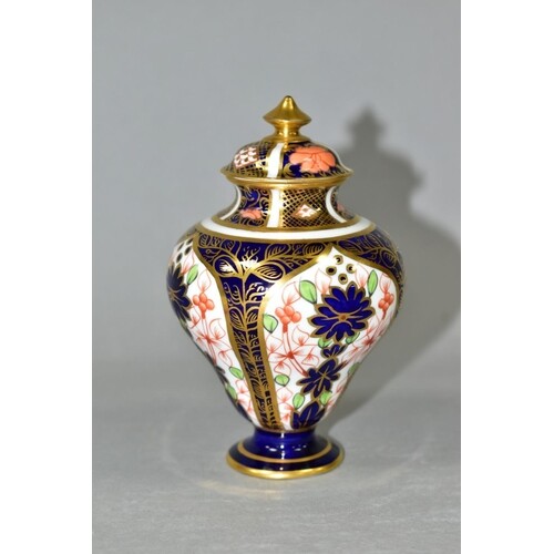 A ROYAL CROWN DERBY IMARI SMALL JAR AND COVER, the jar of in...