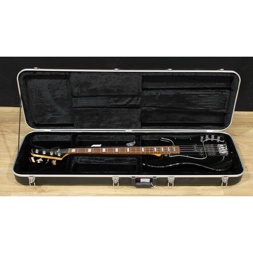 A Sandberg California VM/4 Supreme bass guitar, 116cm long, ...