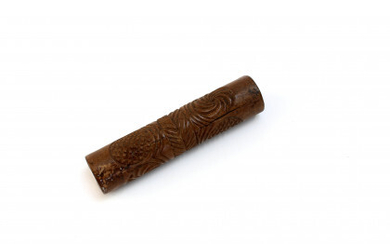 A carved wooden rolling pin (l cm 15)