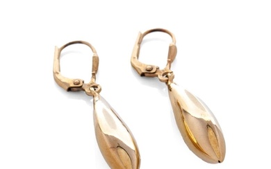 A pair of 9ct yellow gold drop earrings, stamped 375, 1.9 gr...