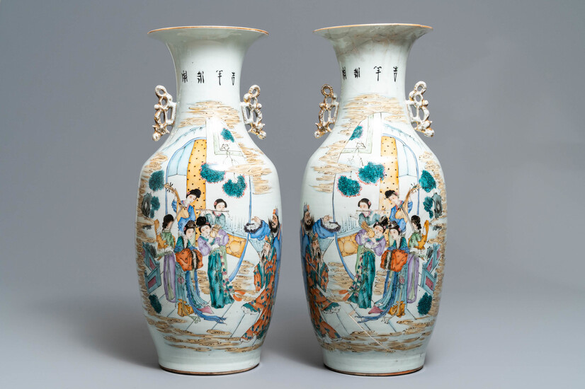A pair of Chinese famille rose vases with ladies playing music, 19/20th C.